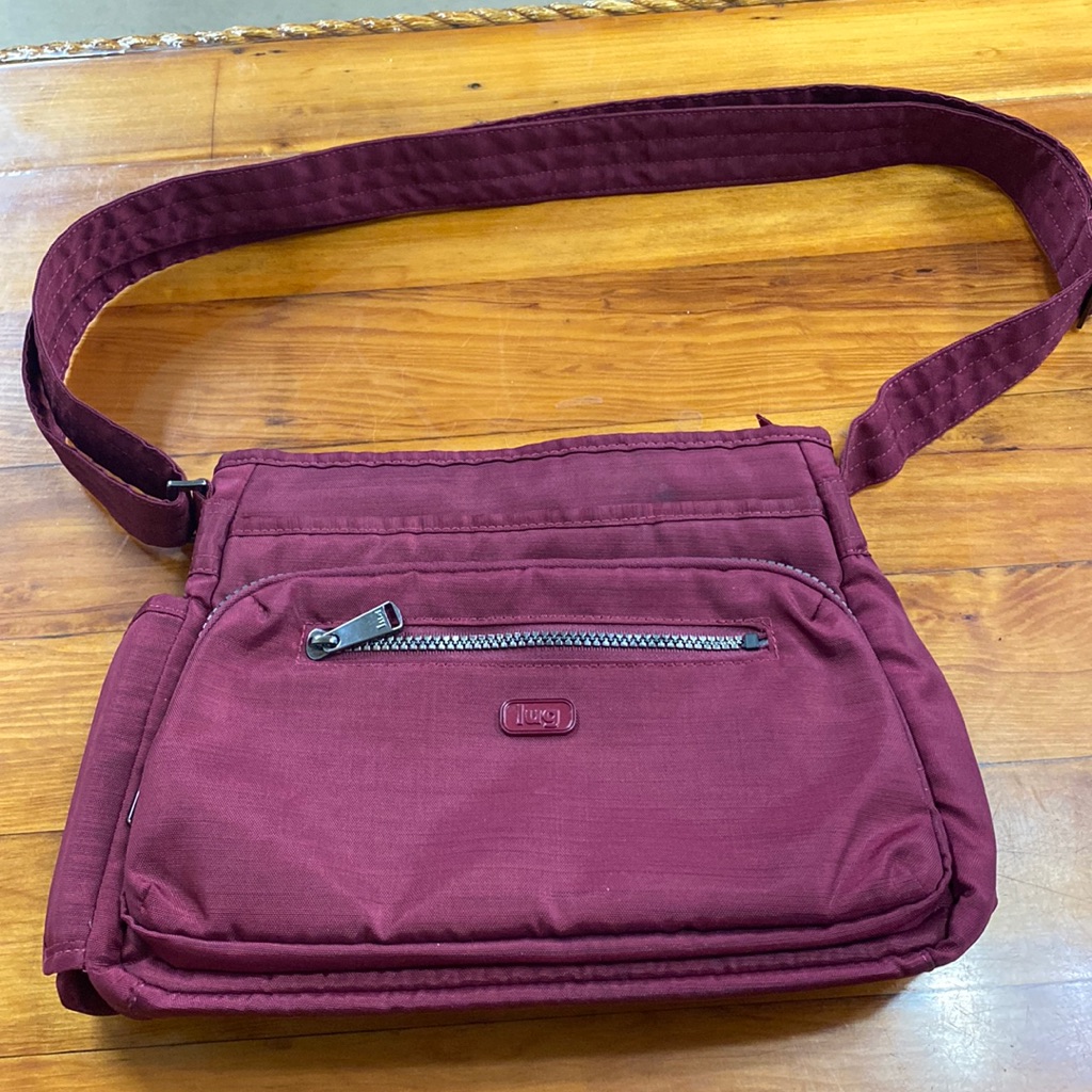 Deep Red/ Burgundy Lug Crossbody Bag With Side Pocket For 16oz Bottle.